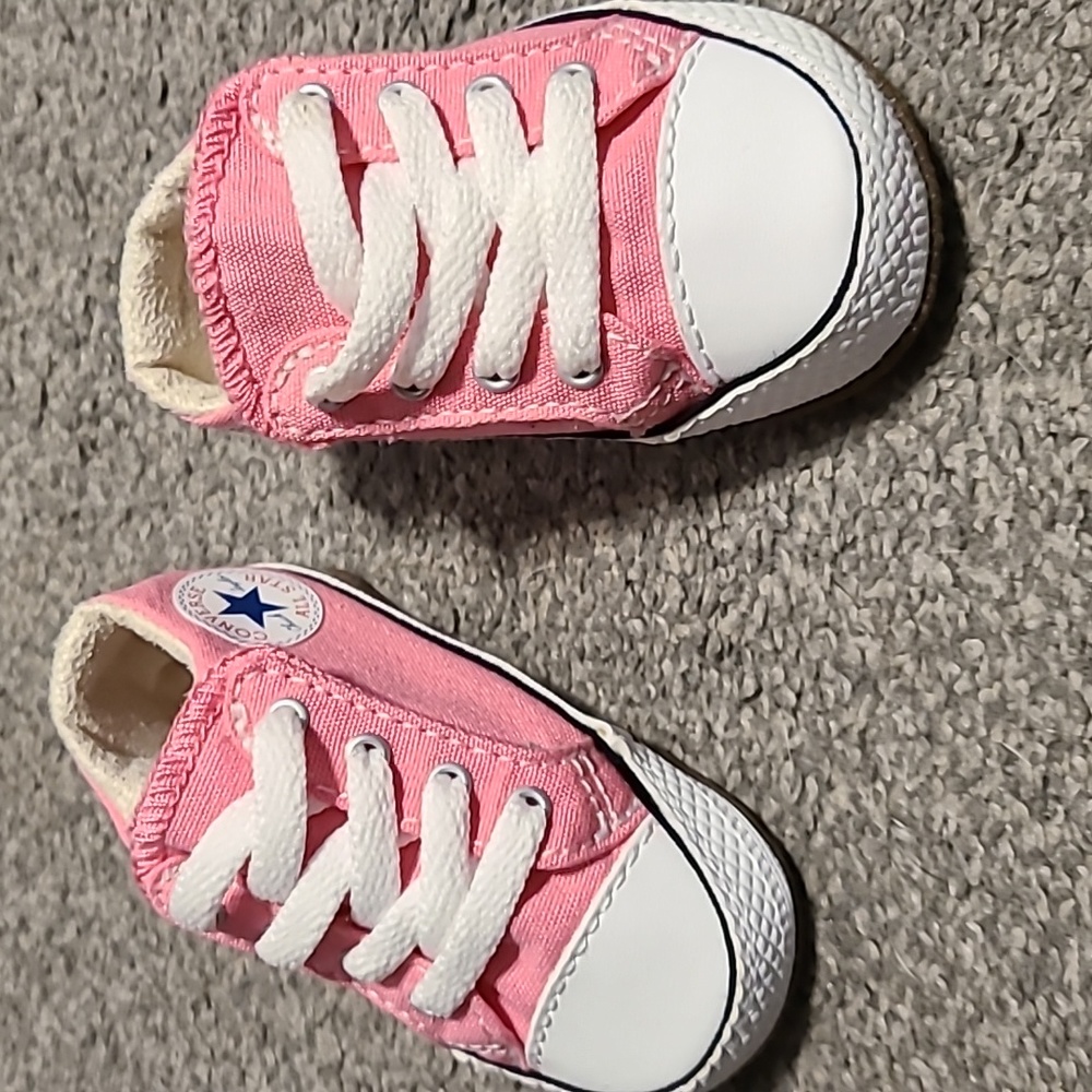 Velcro baby converse